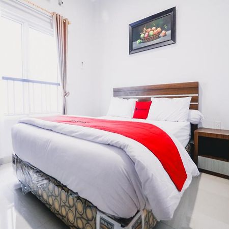 Reddoorz Near Hermes Place Polonia Medan Exterior photo