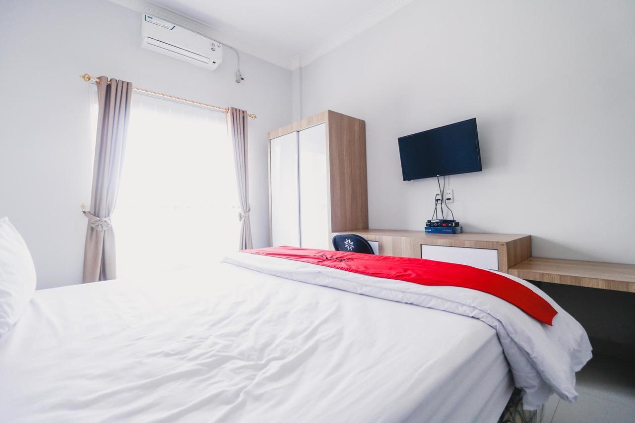 Reddoorz Near Hermes Place Polonia Medan Exterior photo