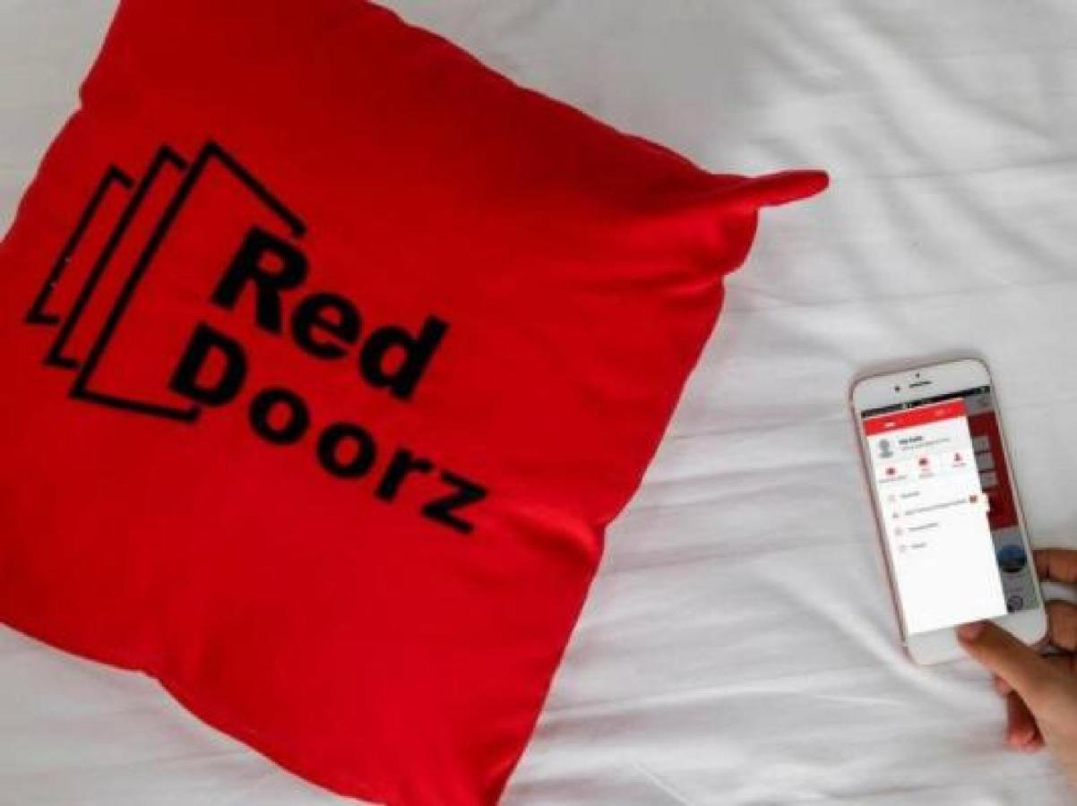 Reddoorz Near Hermes Place Polonia Medan Exterior photo